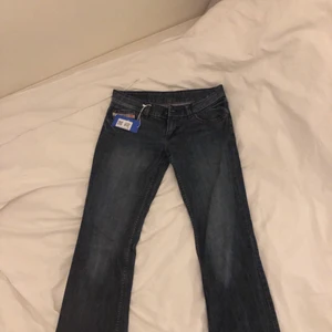 Lowwaist jeans diesel  - Besstållde ett par lowwaist från sellpy i storlek ”XL”…. dessa var dock suuuupersmå så tippar på att de passar 32/34/36. Asnjas modell och snygg mörkblå färg. Från diesel. Kan mötas/frakta