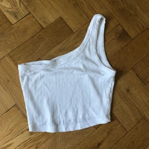 Asos - one shoulder 🌻 - Så fin topp från asos i gott skick! ✨