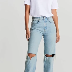 Blå jeans med hål - Jeans från gina, inte jätte använda, nypris 500kr