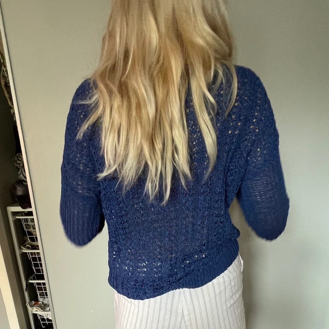 Blå stickad tröja från only  - 91