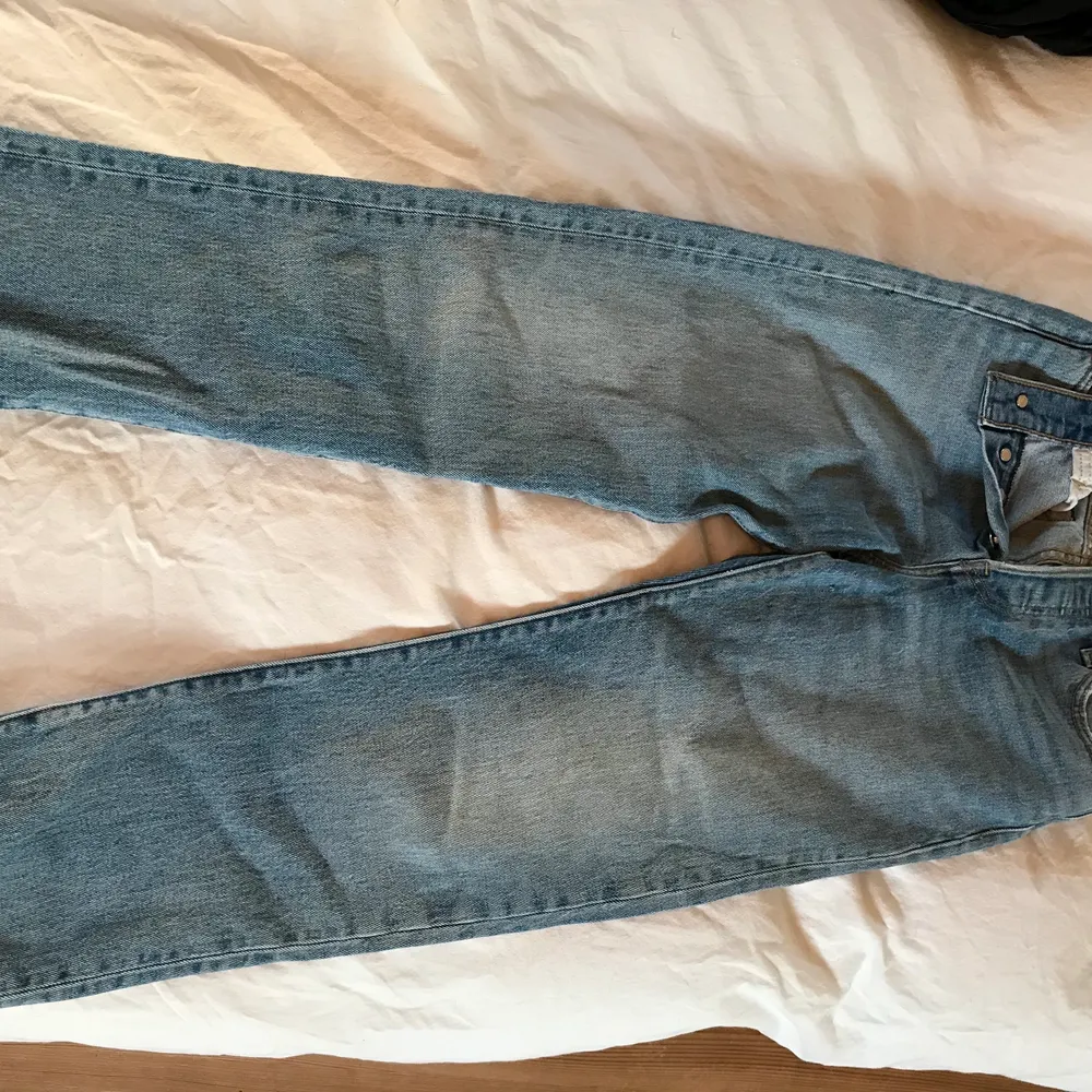 Waist 25 längd 29, rätt använda men inte ett dugg slitna förutom längst ner i benen då det är trådigt . Jeans & Byxor.