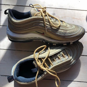 Nike Air Max 40.5 - Really cool Nike Air Max in a color that is hard to find. It has some wear & tear (see last photo) so selling them for a really good price 🦋 write if you have questions or want more photos