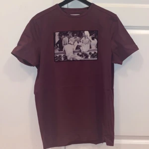 Limitato t-shirts storlek M - Säljer 2 limitato t-shirts storlek som passar storlek M. Båd t-shirtsen är i bra skick alltså felfria. Köparen står för frakt. Köper du både två får du ett böttre pris