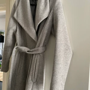 Kappa - grå kappa från espirit, väl använd