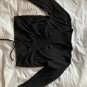  Tröja - Detaljrik tröja. Mycket bra skick. Super snygg! 