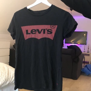 Levis t-shirt - en aldrig använd Levis t-shirt 💕