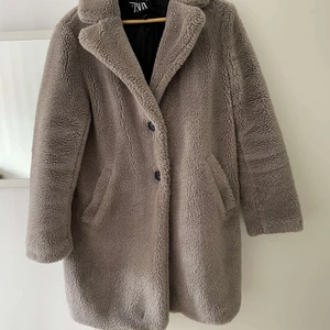 Zara kappa storlek L - Zara kappa storlek L