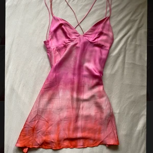 Klänning  - Klänning från zara, såldes sommarn 2021. Säljs för 200kr + 48kr frakt❤️