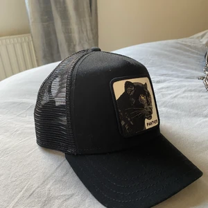 Keps  - Keps från Goorin Bros med panther tryck. Nästan oanvänd. 💗😊
