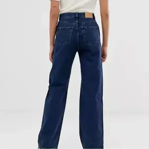 Ett par jättefina monki jeans i storlek 26❤️‍🔥❤️‍🔥 jag säljer de pga att de inte kommer till så mycket användning❤️‍🔥