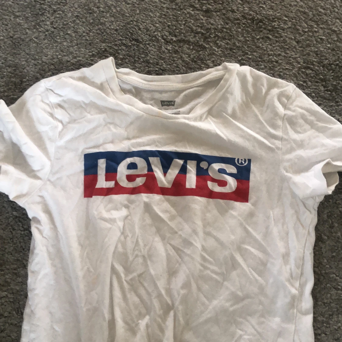 Två vita Levis t-shirts - 90