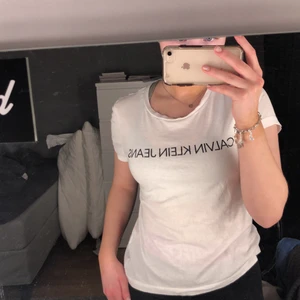 Calvin klein - Säljer min calvin klein t-stort eftersom jag inte använder den💗