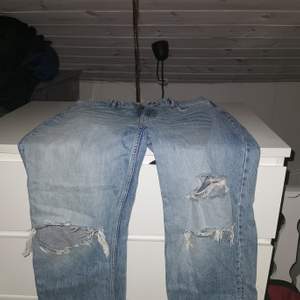 Helt nya Jeans från Gina tricot. Säljer enbart pga felköp av fel storlek. 