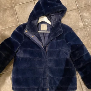 Samsoe Samsoe fejkpäls - Fejkpäls. Använd men gott skick. 