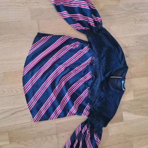 Blus från zara.  - Storlek xs. Använt ett par gånger. Finns ej kvar på zara. 