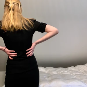 Klänning  - Svart tajt , kort klänning. En perfekt fest klänning🥰