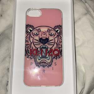 Kenzo skal iPhone 8 - Säljer detta nya kenzo skal för iPhone 7/8 , ordinarie pris 400kr men säljer för 100kr 😊