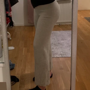 Byxor för 80kr - Sköna grå beigea byxor