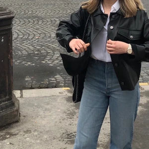 Svart läderjacka - Såå snygg svart läder kofta/jacka från Zara köpt i Köpenhamn
