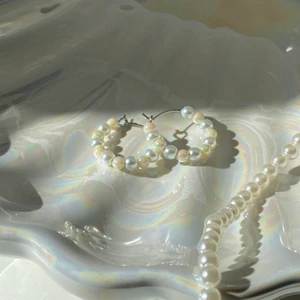 egentillverkade örhängen  - Söta egentillverkade örhängen. 🤍                       Säljer för 20 + 12kr i frakt!                                       