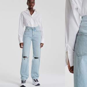 Jeans från Zara, liknar de från gina tricot. Storlek 38 och för stora för mig, om fler är intresserade är de bud som gäller💕💕