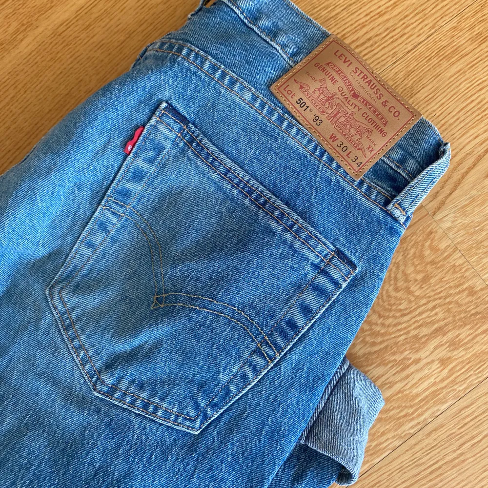 Snygga oanvända jeans från levis. Något lägre i midjan. W30 L34. 170 kr frakt inkluderat 🌞. Jeans & Byxor.