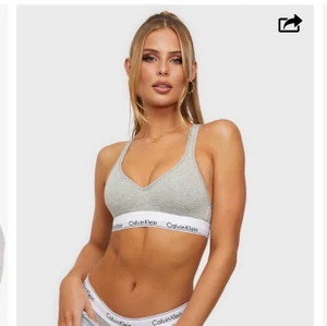 Calvin Klein BH str L - Calvin Klein BH i str L som är små i storleken enligt mig. Är i bra skick, köpare står för frakt:) Säljer även en sådan i svart:)💞
