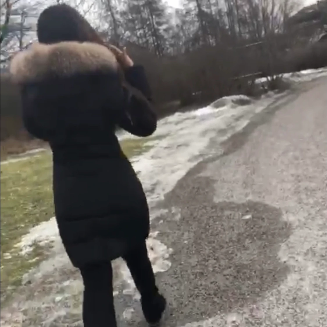 Hollies Jacka, figursydd - 90