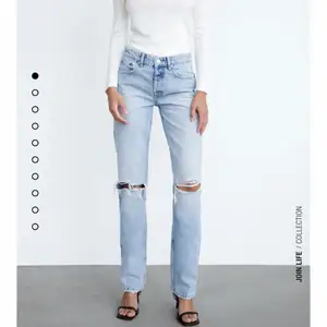 Säljer dessa assnygga zara jeans med hål💕 bra skick