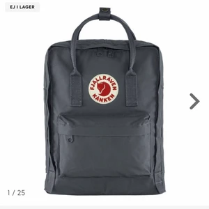 Grå Fjällräven Väska - Grå jätte fint fjällräven väska ❤️ är använd men inga synliga skador. Original pris är 999kr jag säljer för 400kr, pris kan diskuteras