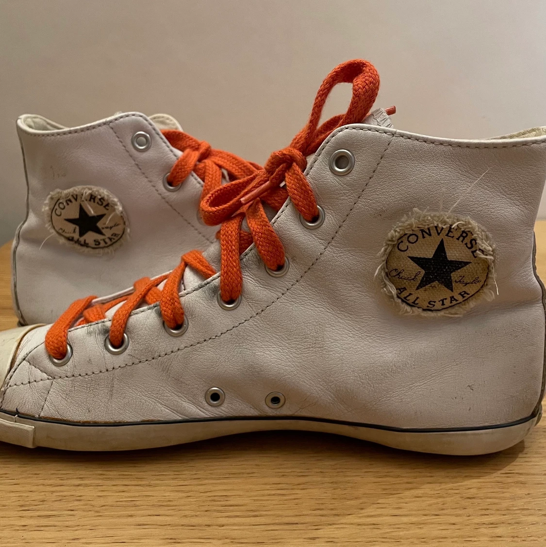 Svincoola platta Converse i skinn - 90