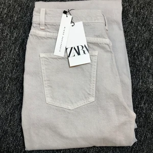 Jeans från zara - Androg använda, prislappen sitter kvar 
