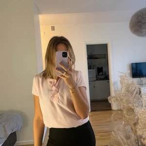 Blus - Fin rosa blus som aldrig är använd, storlek 34, 30kr + frakt 