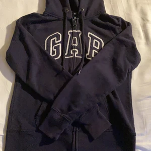 GAPtröja - Säljer denna tröja från GAP pga den har blivit lite för liten🦋💎