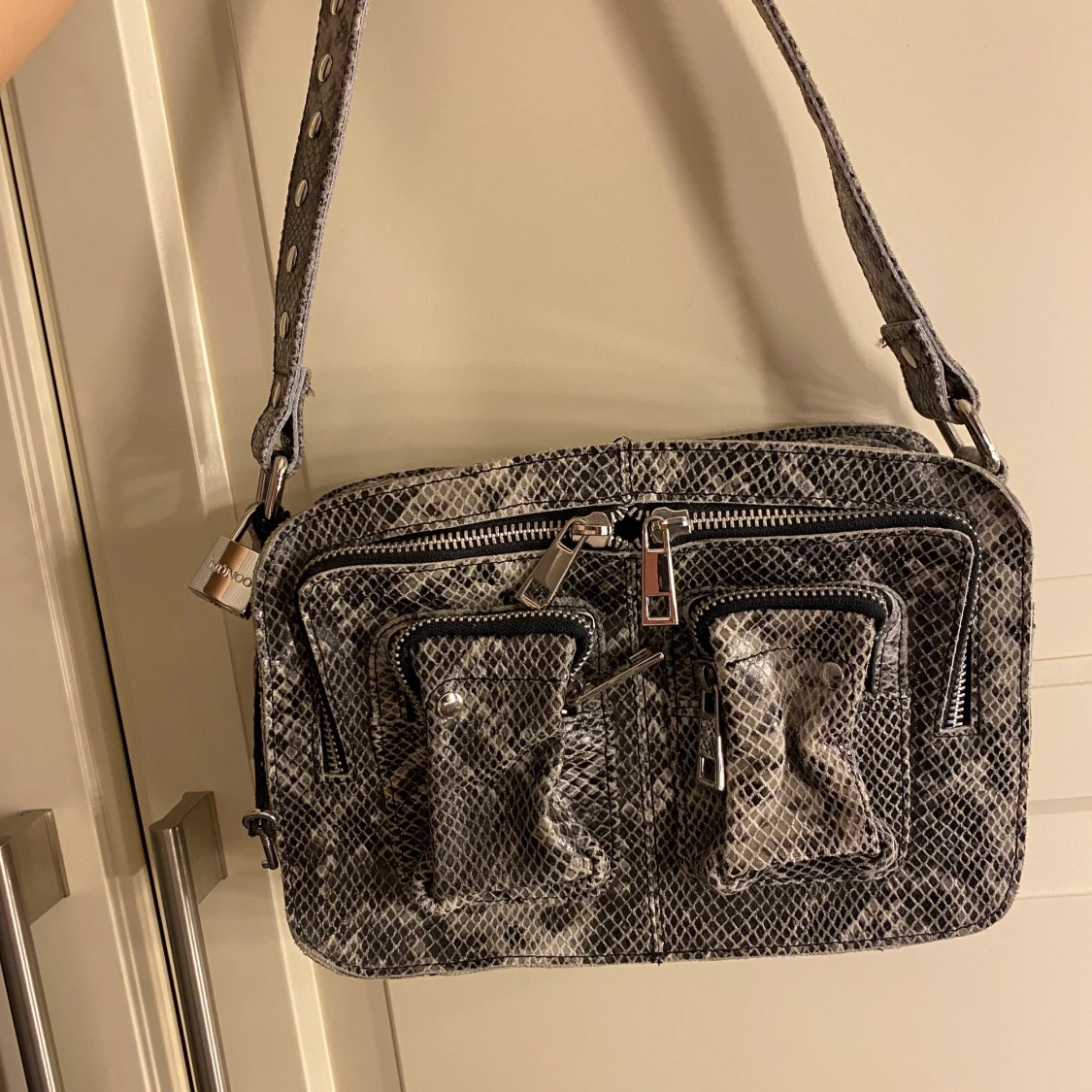 Säljer en oanvänd väska från nunoo - 90