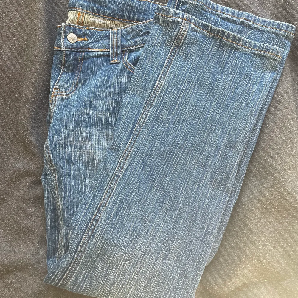 Låga jeans från brandy Melville, för stora för mig tyvärr. Helt oanvända. Jeans & Byxor.