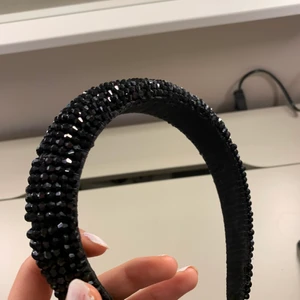 Diadem - Säljer detta trendiga diadem som tyvär inte kommer till användning💕✨(Denna är ej såld)