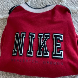 Nike sweatshirt  - Storlek L, svinsnygg. Säljer även andra Nike sweatshirts