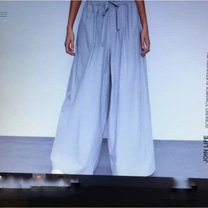 Gråa ballongbyxor storlek M - Helt nya byxor från Zara storlek M. Väldigt långa i benen så passar nog någon som är 170 cm och uppåt. Nypris 399 kr. Frakt ingår ej 