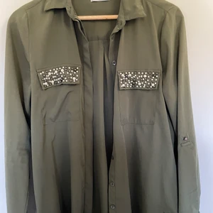 Blus - Fin blus i stl: S