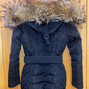 Vinterjacka - Använd ett år, håller dig varm med äckta päls:) Pris kan diskuteras.