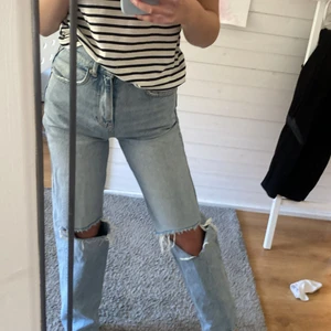 Jeans  - Jeans från Gina, väl använda men inget som är förstört elr fläckar på dom💕 säljer för 170 kr+ frakt💕kom privat för fler frågor