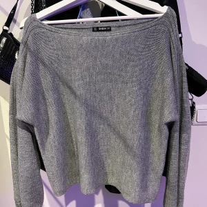 Stickad tröja - Från shein, oversized. Köpare står för frakt eller hämta i tumba. Bra kvalite