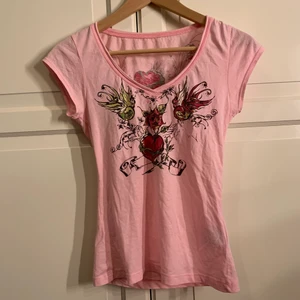 T shirt  - T shirt från tiger of Sweden. Har lite ed Hardy stil. Storlek xs/s. 80kr + frakt🌸🌸