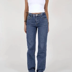 Venderby jeans! - Säljer dessa snygga jeans med slits från vebderbys då de inte kommer till användning. Frakt tillkommer💕