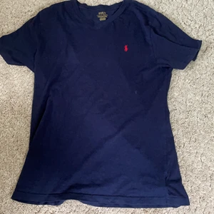 Ralph lauren t-shirt, storlek 160-180 - Oanvänd Ralph lauren T-shirt 