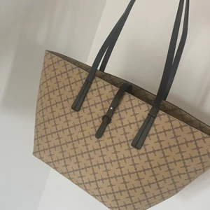 Malene Birger oanvänd!  - Malene Birger väska säljes oanvänd! Finns absolut ingenting att anmärka på! 