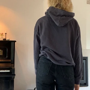 Hoodie - Blågrå Hoodie från hm som inte kommer till användning längre. Myyyyysig!!❤️‍🔥 strl S-M, Fri frakt!!🤩