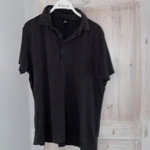 T-shirt skjorta i st L - Jätte najs material, skulle säga att de är en mera M/L