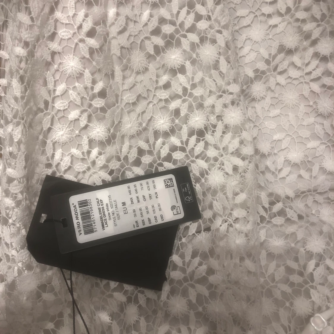 Vit klänning med spets - 91